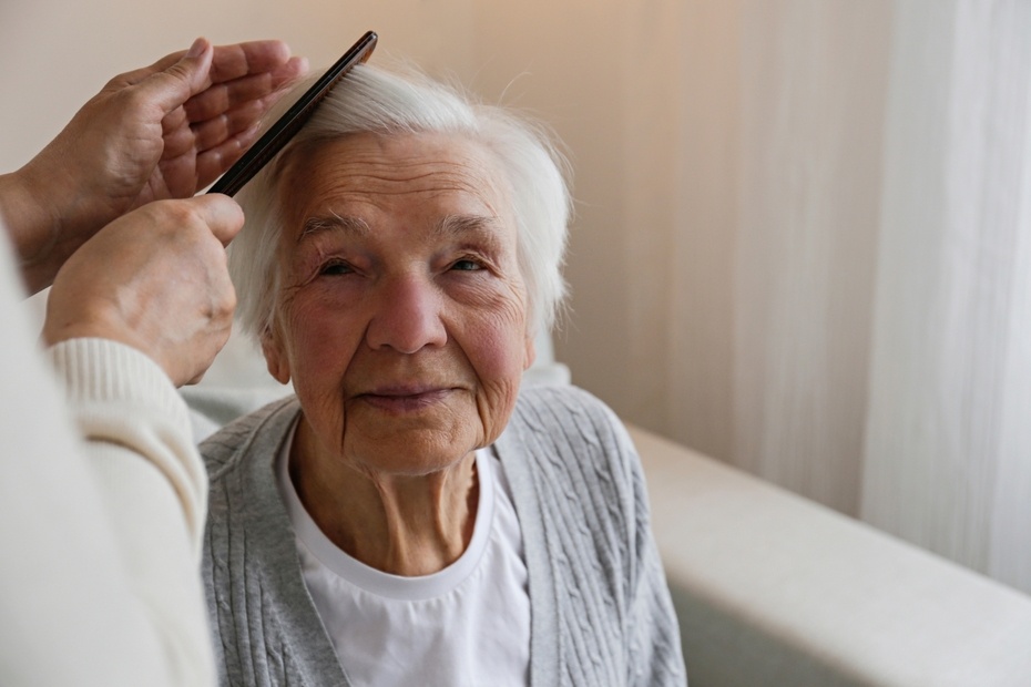 Нередко пожилые люди по достижении определенного возраста утрачивают возможность самостоятельно заботиться о себе. Причиной тому могут быть неврологические нарушения или ухудшение состояния здоровья.-2
