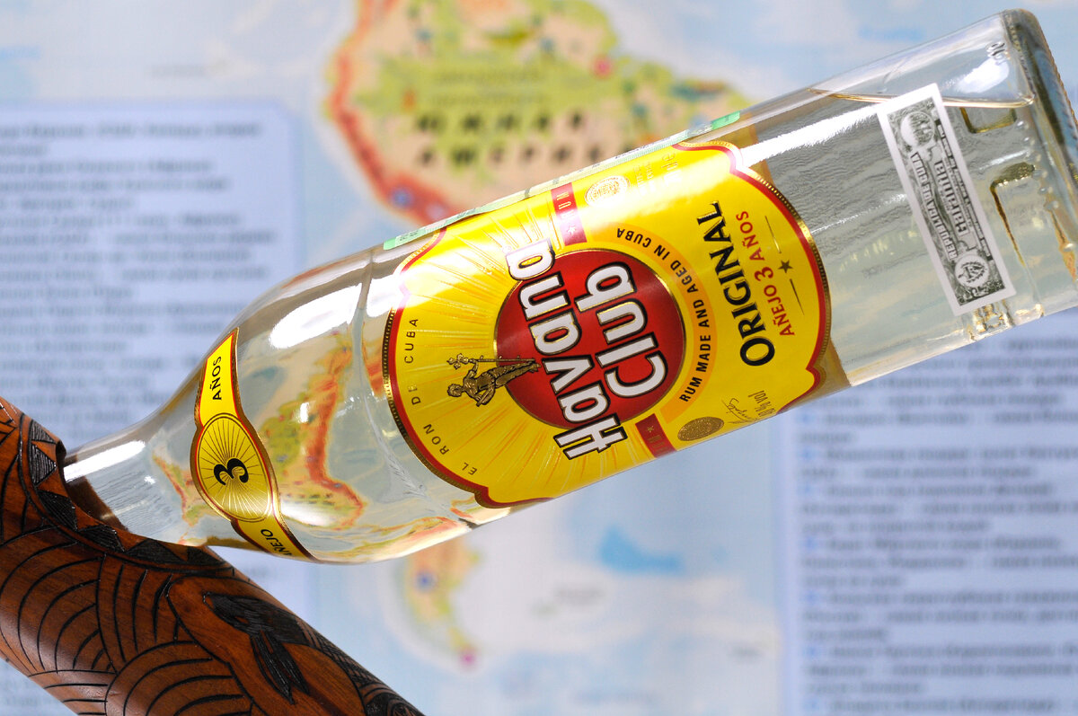 Ром - самый популярный алкогольный напиток Южной Америки.  Тягаться с ним в популярности может, пожалуй, только текила. А самая популярная марка рома - это Гавана Клаб. 