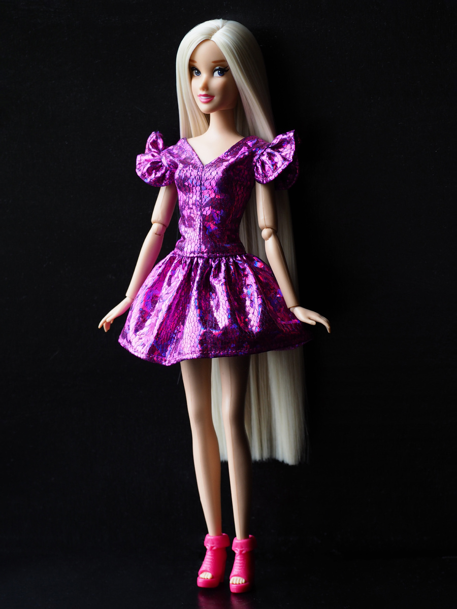 Платиновая блондинка - типичное Лето. Фото с канала "Барби и другие"