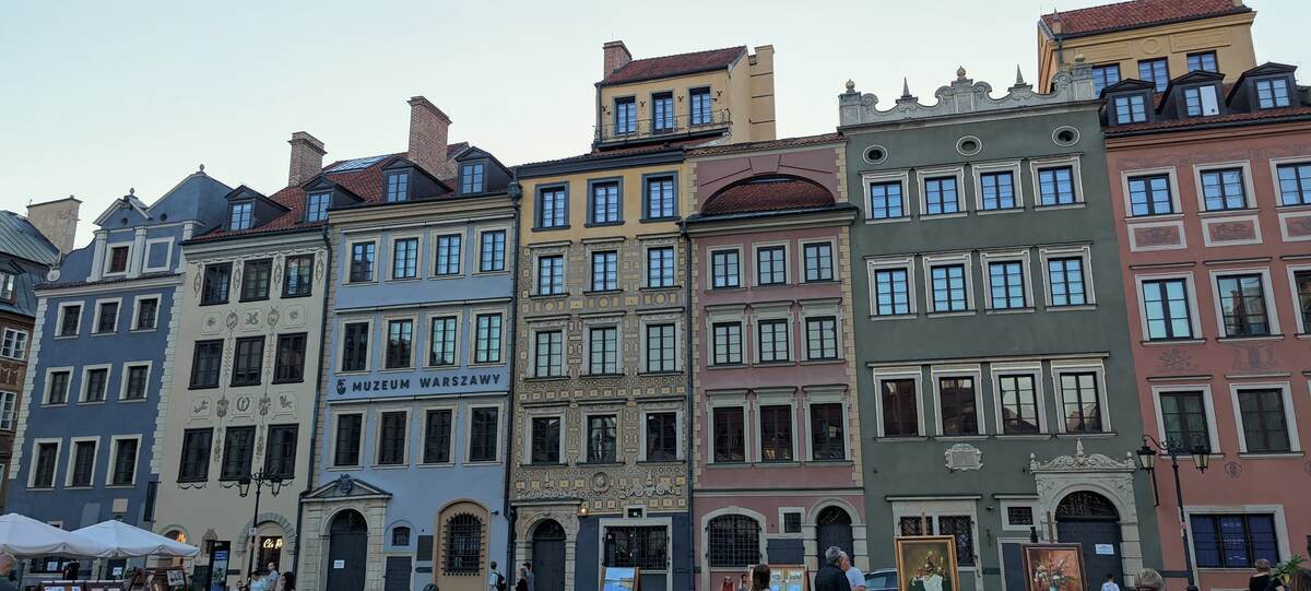 Вообще почти весть старый город - не такой уж и старый. Это все восстановлено/построено заново.