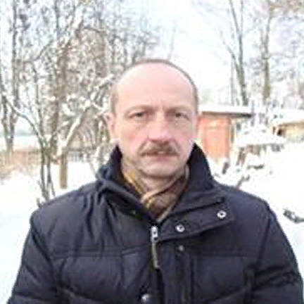 Дмитрий Рыбалко- художник декоративно-прикладного искусства, резчик по кости,дереву.