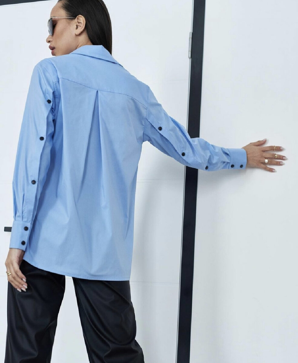 Пример «самодостаточной» вещи, которая вытягивает на себе весь образ даже без аксессуаров 