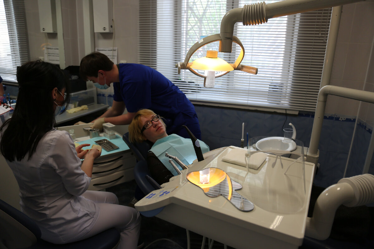 На приеме у зубного врача