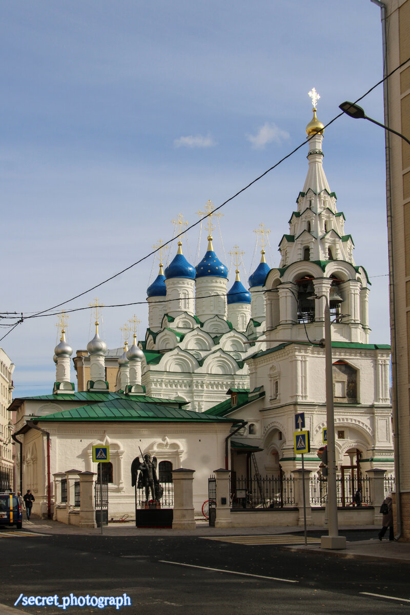 Древний храм для царских стрельцов и Уголовного розыска Москвы.  Возрождающееся узорочье на Петровке | Тайный фотограф Москвы | Дзен