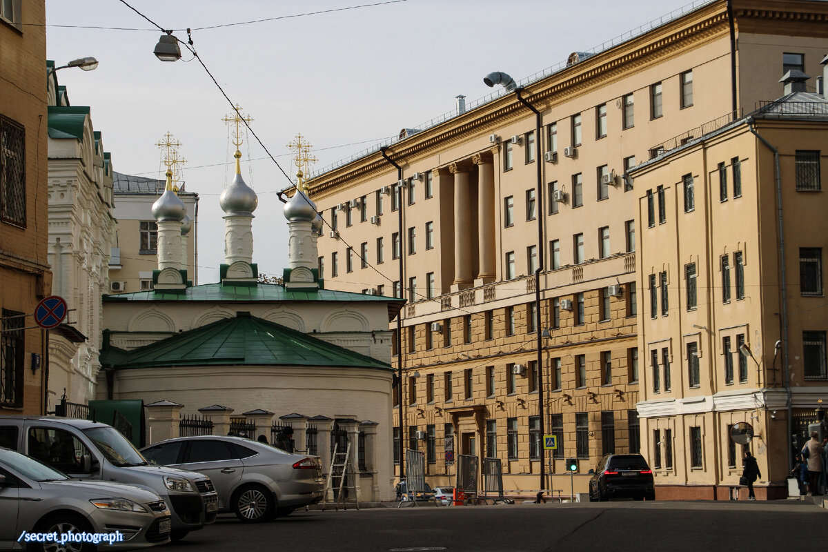 Древний храм для царских стрельцов и Уголовного розыска Москвы.  Возрождающееся узорочье на Петровке | Тайный фотограф Москвы | Дзен