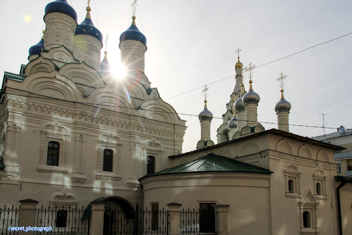 Древний храм для царских стрельцов и Уголовного розыска Москвы.  Возрождающееся узорочье на Петровке | Тайный фотограф Москвы | Дзен