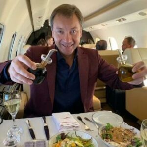 UTL (Unite to Live). Сказ о том, как один талантливый "предприниматель", по примеру Мавроди, с доверчивых "баранов" по два раза "шерсть стрижёт".