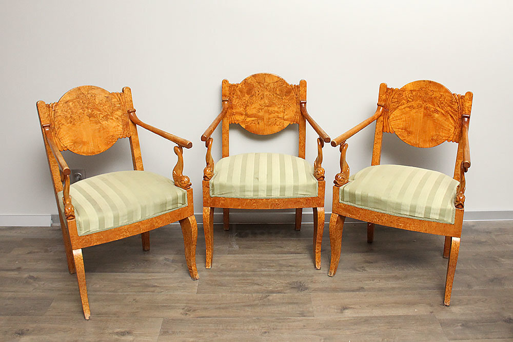 Три старинных кресла, карельская береза, клен, Россия, 19 в. Фото с нашего сайта dvaveka.ru