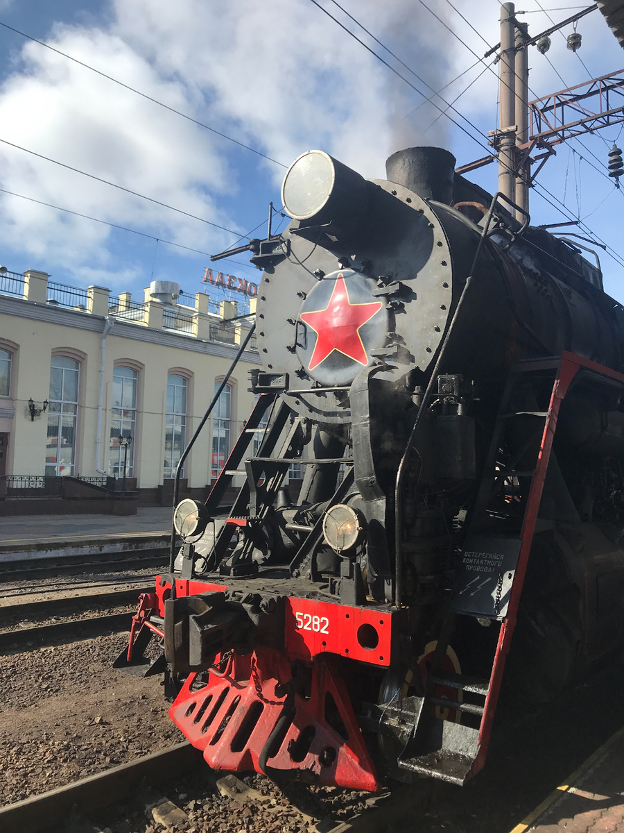 Паровоз на перроне вокзала "Воронеж-1"