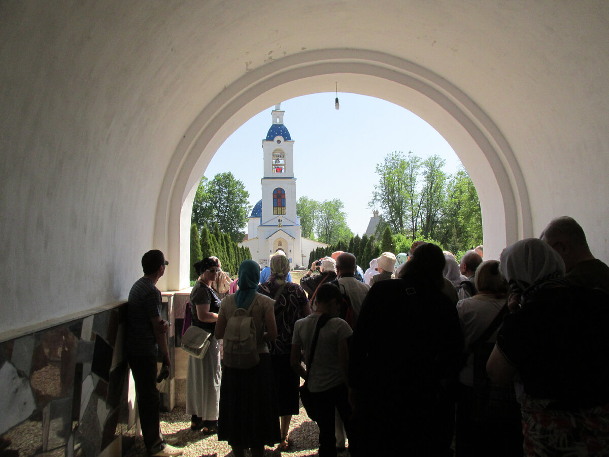 Вход в монастырь