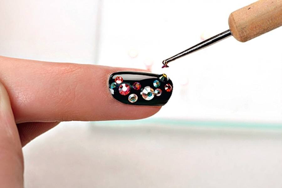 Стразы на ногтях