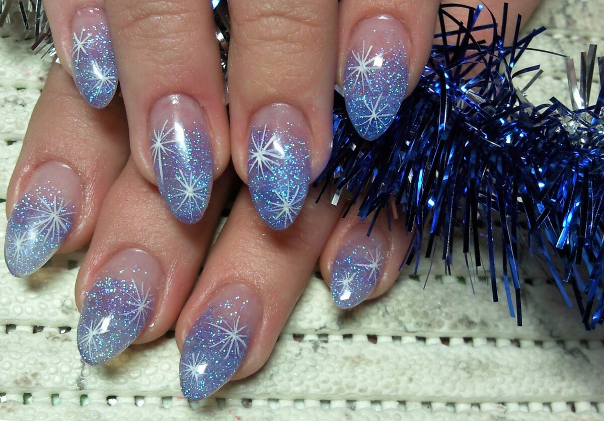 Новогодний дизайн ногтей