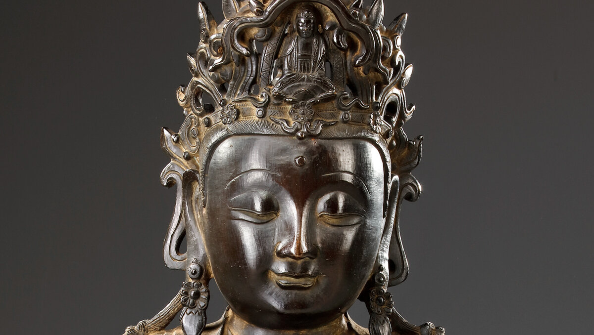Гуаньинь. Китай, династия Мин. Онлайн-каталог аукционного дома Oriental Art Auctions. Эл. ресурс URL: https://www.orientalartauctions.com/object/art1008051-a-large-chinese-heavily-cast-bronze-guanyin-ming-dynasty-1368-1644-or-later