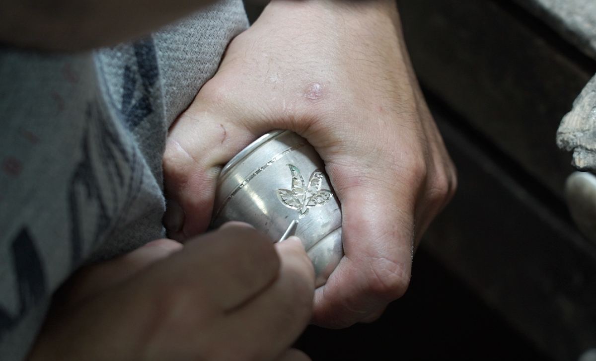 Гравировка серебряной рюмки