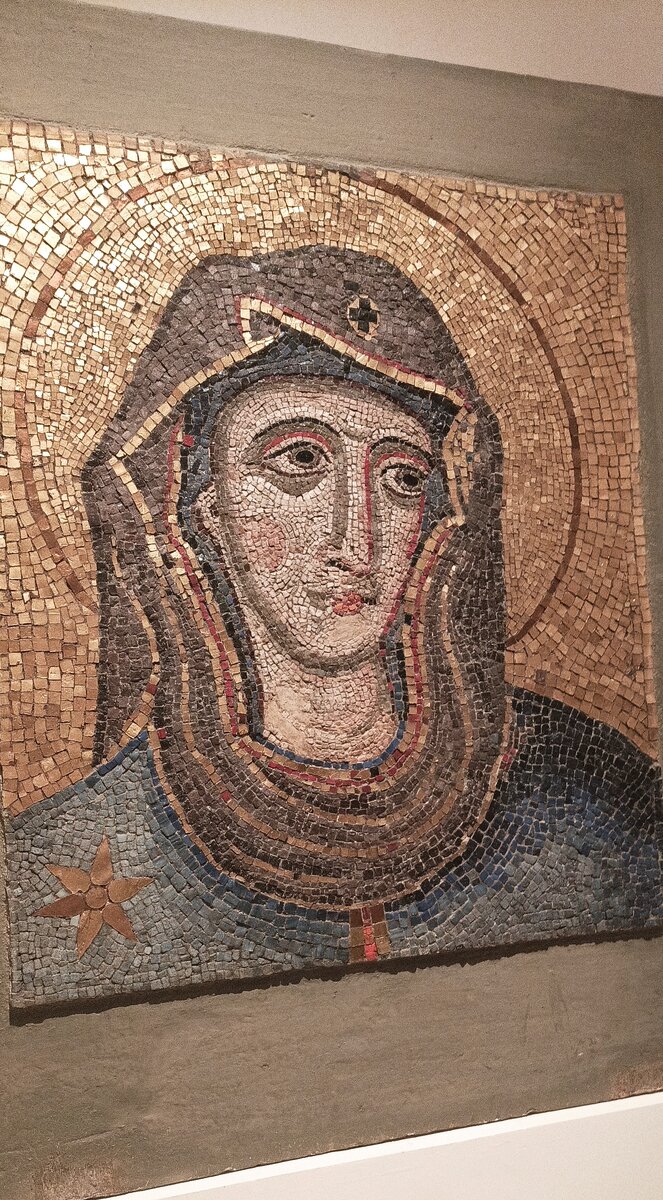 Голова Мадонны Римский мастер первой половины 13 века, камень, смальта