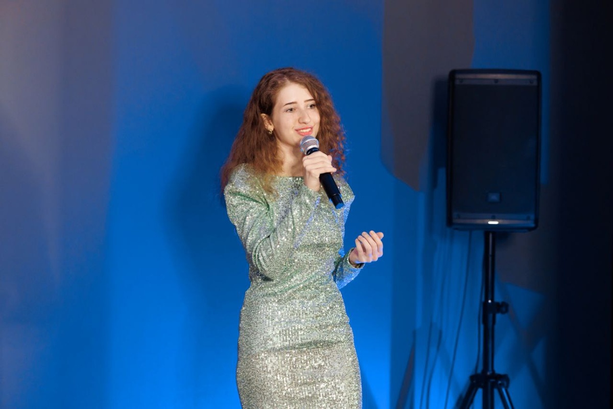 Автор статьи на выступлении