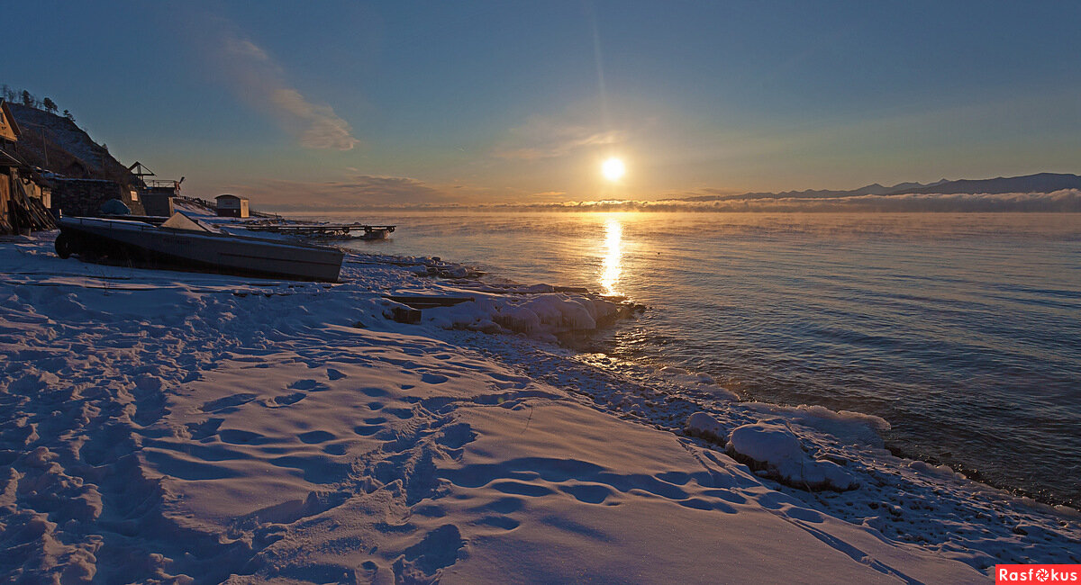 Красивый зимний Байкал вам в ленту)
