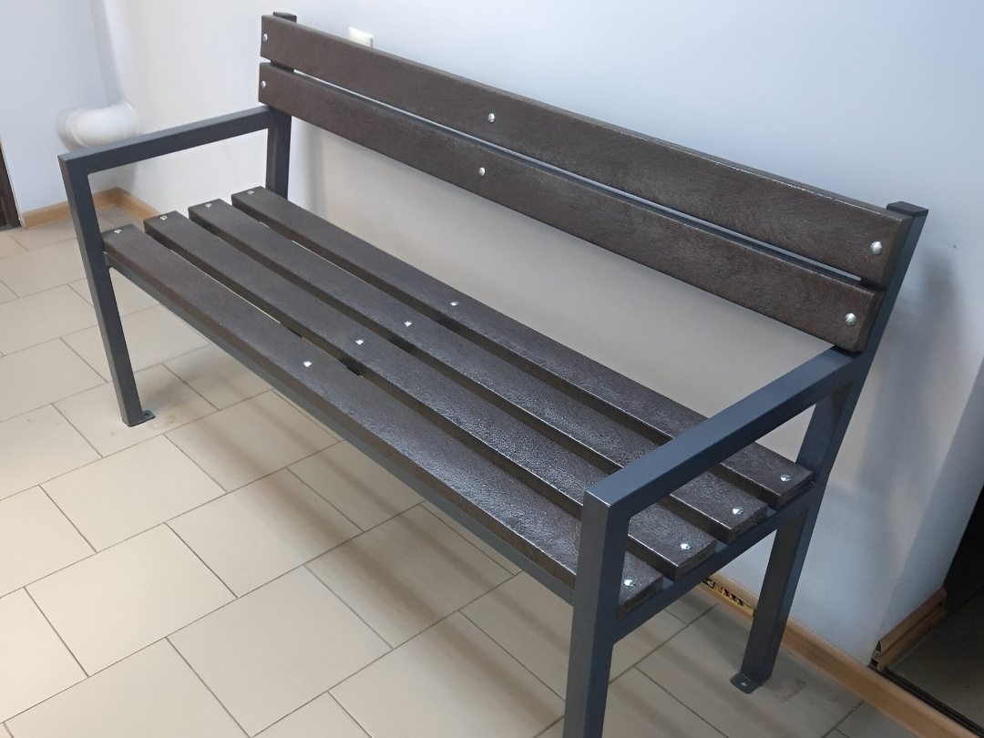 Скамейка из профильных досок