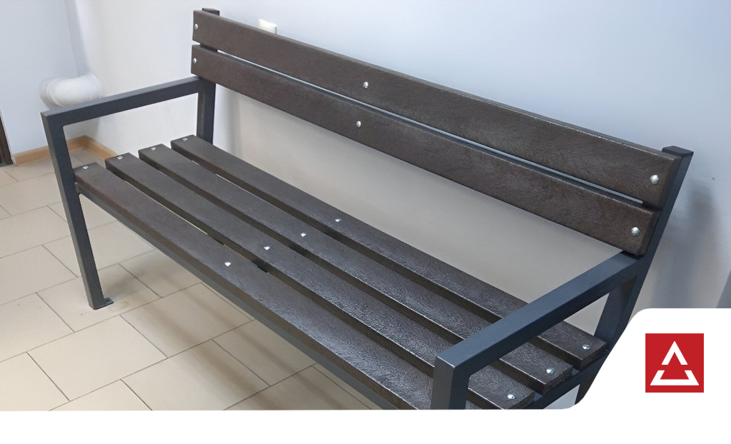 Скамейка из профильных досок