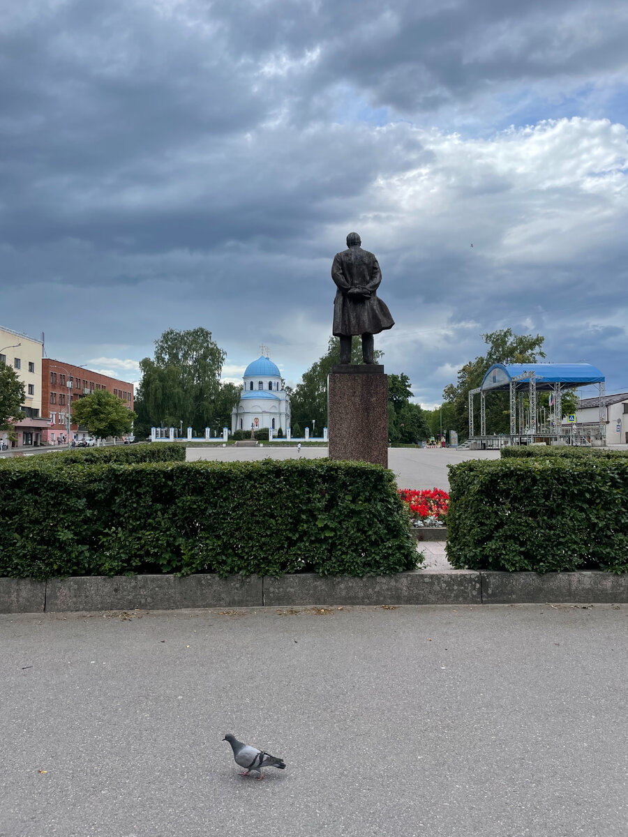 Главная площадь Приозерска - Ленин и церковь