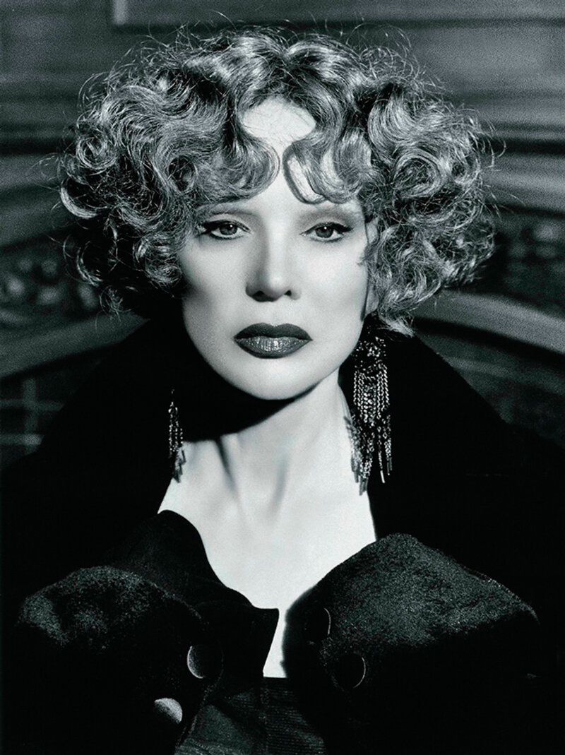 Людмила Марковна Гурченко (при рождении Гурченкова) — советская и российская актриса театра и кино, эстрадная певица, композитор, режиссер.