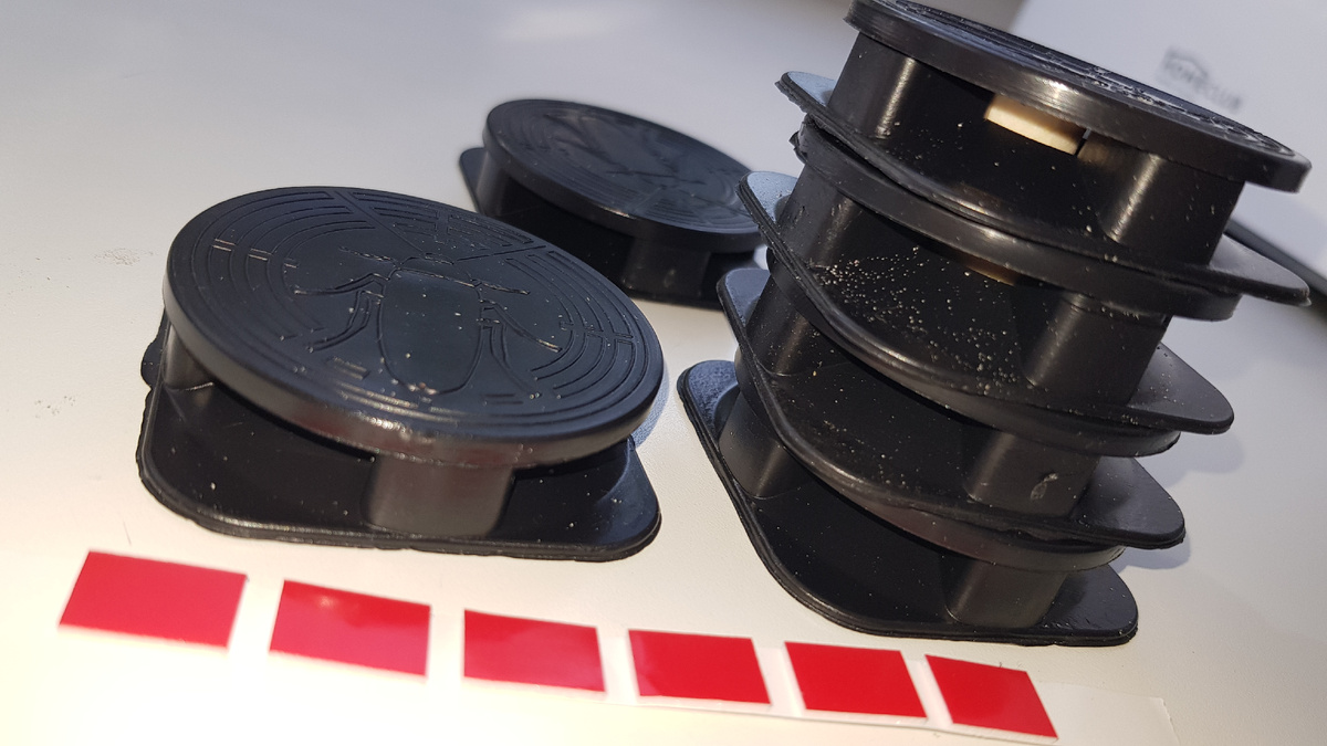 Большинство людей борются с тараканами химическими средствами, но это менее эффективно.