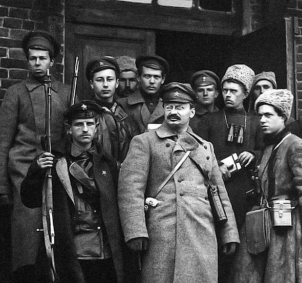 Революция левых. Лев Троцкий 1917. Троцкий Лев Давидович большевики. Лев Троцкий РККА. Лев Троцкий и красная армия.