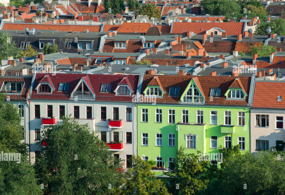 фото:  https://www.alamy.de/16082018-berlin-deutschland-die-stadtische-landschaft-mit-grunderzeit-gebaude-im-sprengelkiez-bezirk-berlin-mitte-bezirk-wedding-0ce1-image332782416.html