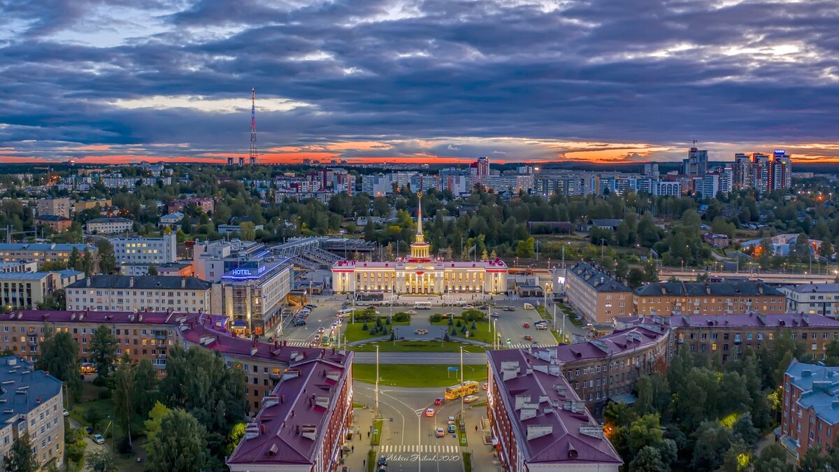 Площадь Гагарина Петрозаводск. Карелия Петрозаводск. Петрозаводск центр города. Город Петрозаводск Республика Карелия.