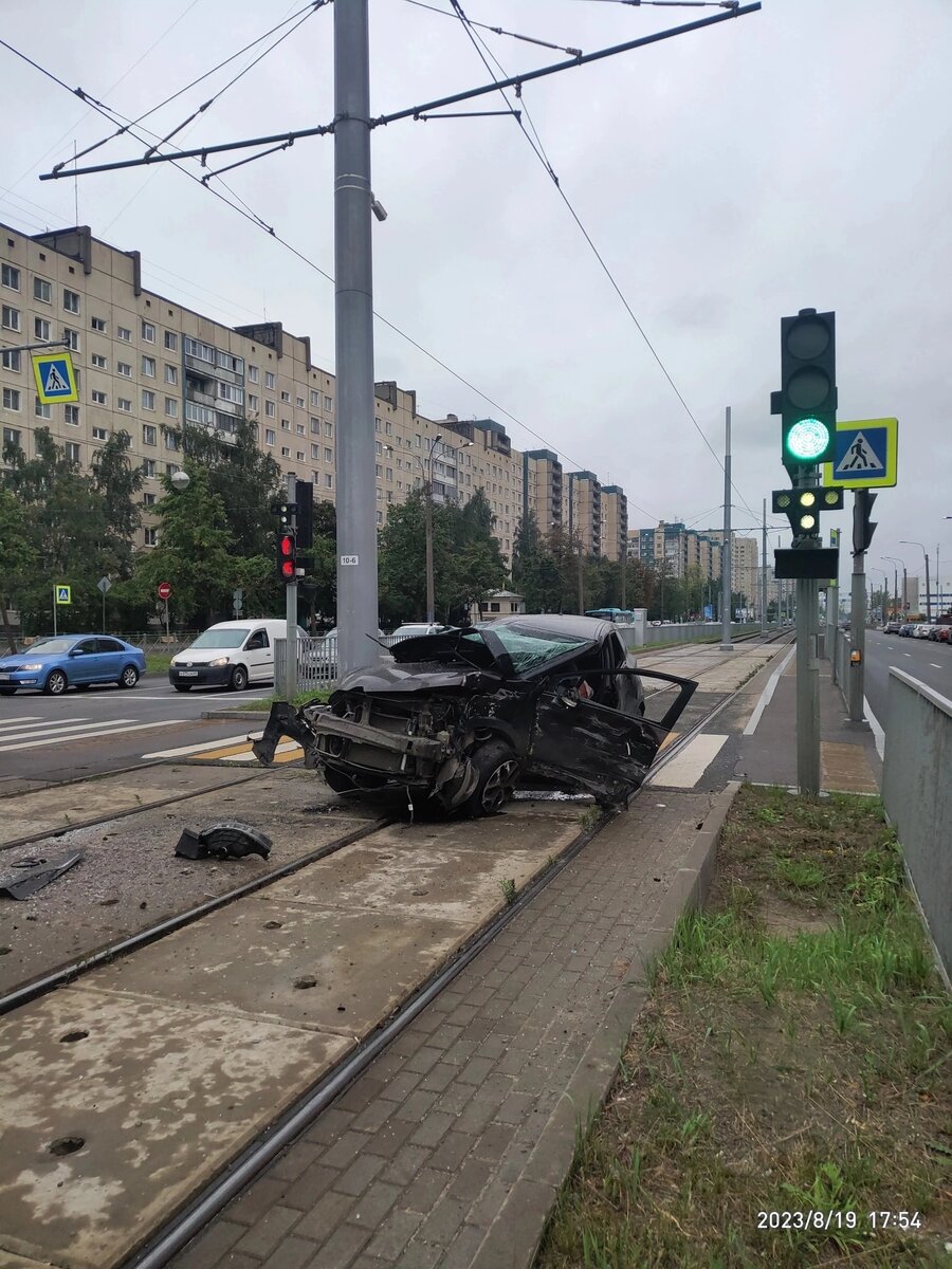 Поняла, почему меня сбила машина. При чём тут трамвай 