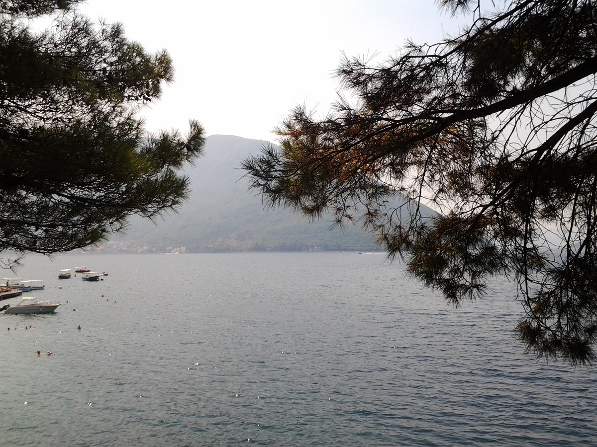 Это первое, что видишь, когда приезжаешь в город