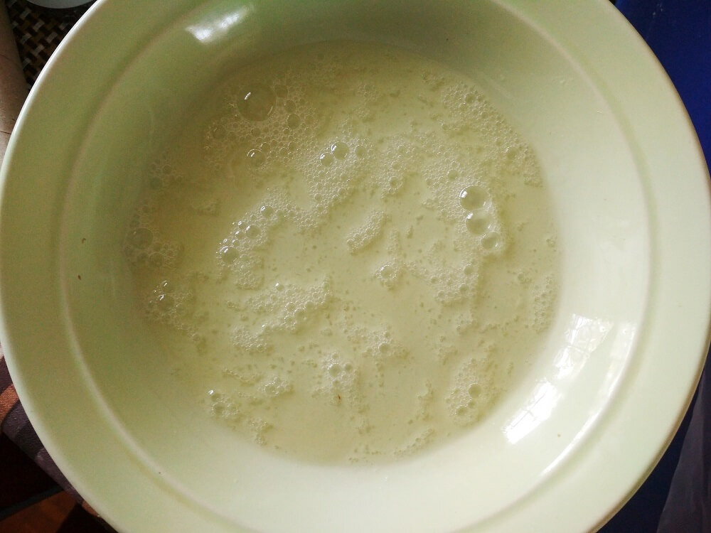 Слегка взбить яичный белок. Фото из архива автора