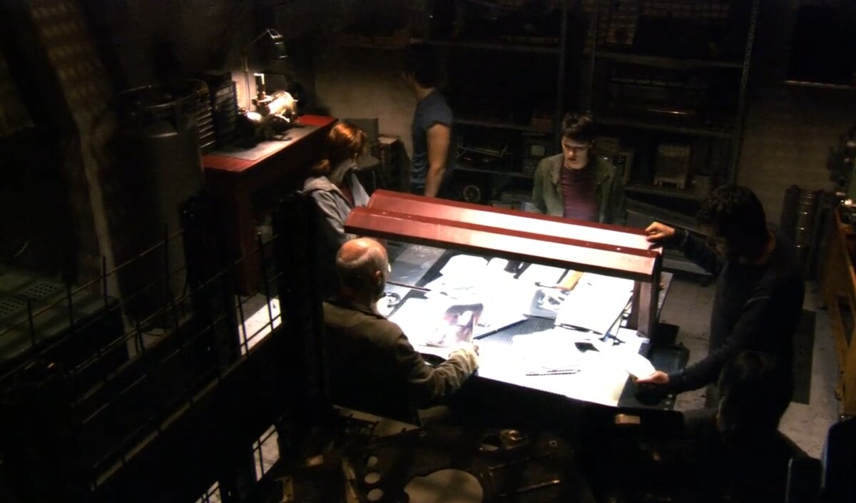 Стол, стул, и даже печатной машинки не надо