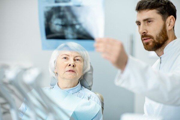 Бабуля у стоматолога. Фото из интернета