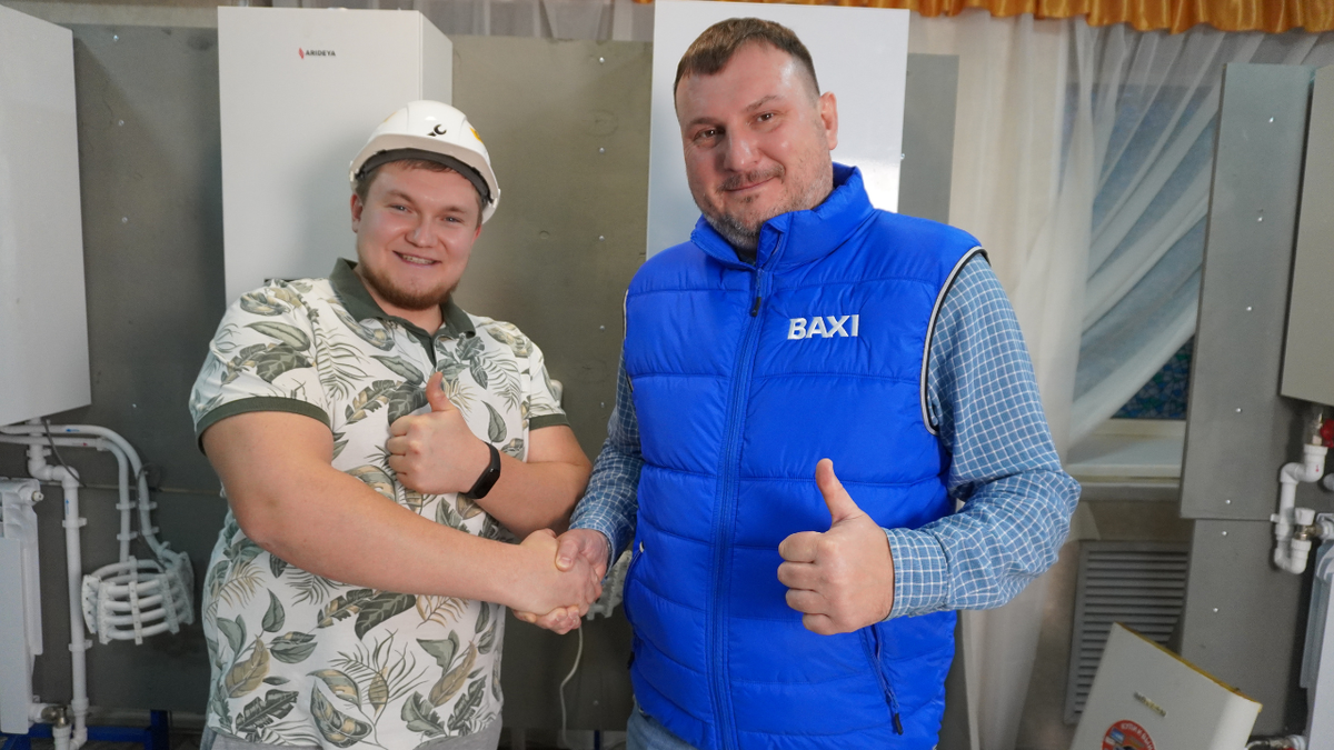 Фото с учеником Игорем с практики по ремонту обслуживанию котлов 15-16 Ноября