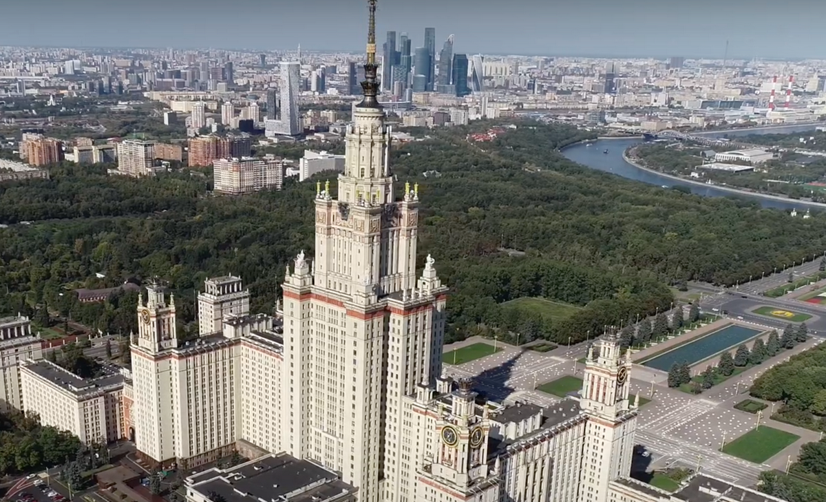 Мгу год постройки. Комплекс зданий МГУ на Воробьевых горах. МГУ Ломоносова 1949-1953. Здание МГУ В Москве. Главного здания МГУ на Воробьевых горах.