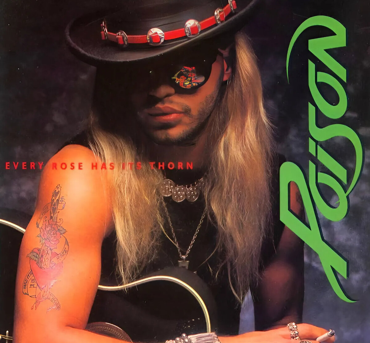 На обложке сингла изображён задумчивый мужчина с щетиной, татуированными бицепсами, гитарой под мышкой и сигаретой в руке.