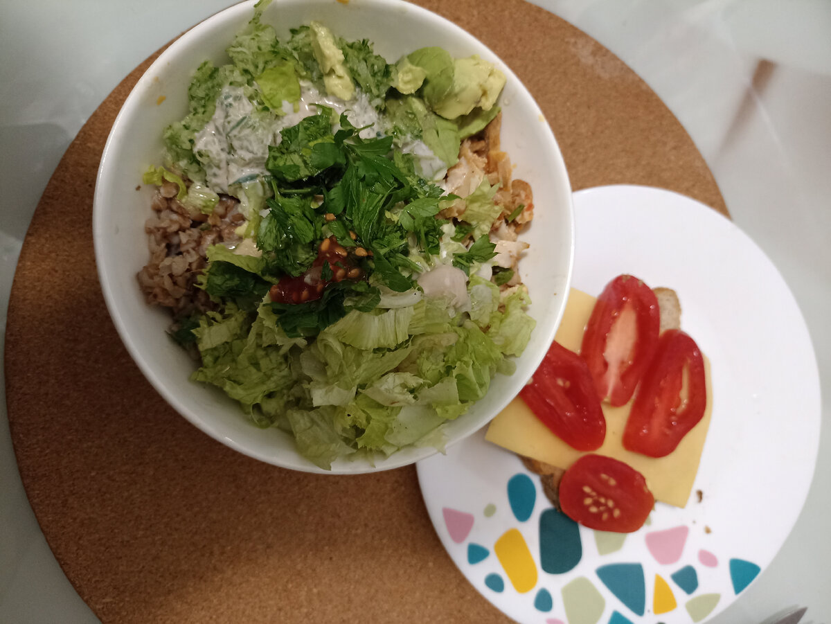 Боул с гречей и крылом индейки