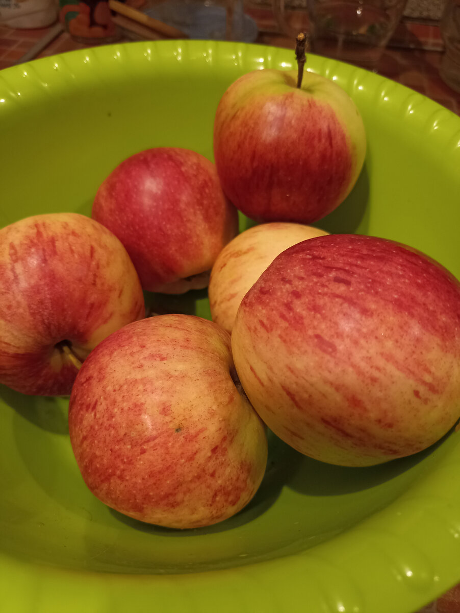 Разве яблочки не прекрасны? Точно вкуснее газировки