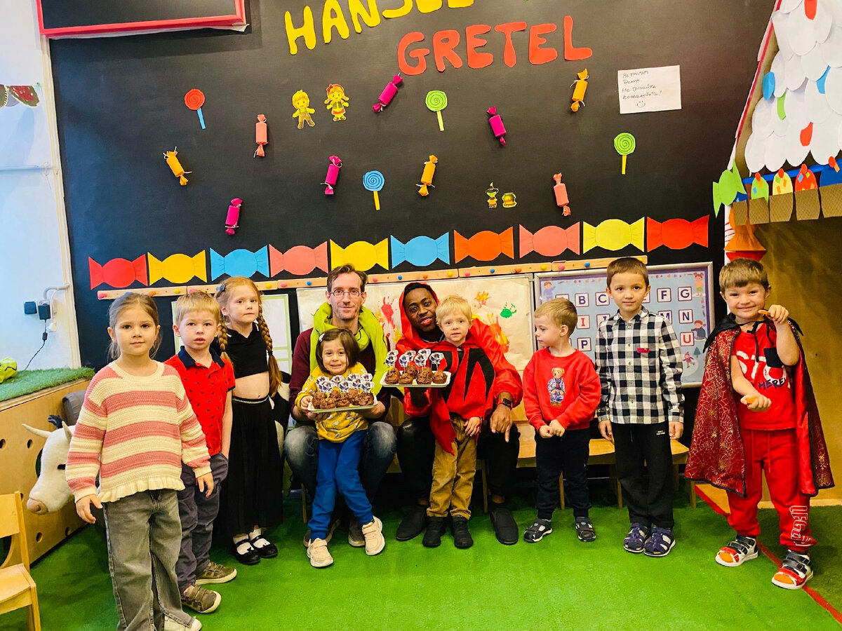 Mr Joseph, M Loïc и студенты L4kids в P'titCREF