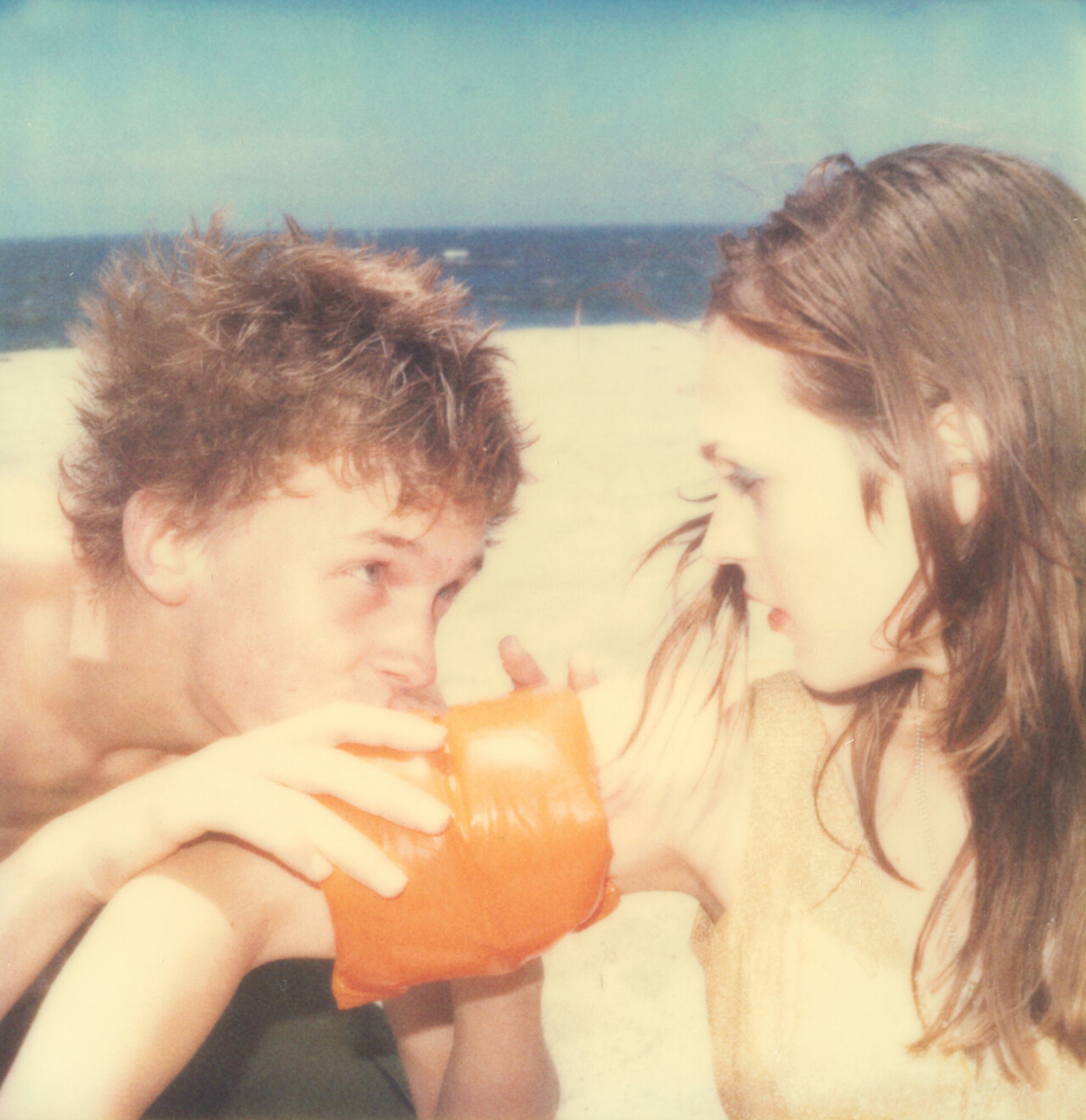 Поплавки # 3 (пляжная съемка), 2005 г., полароид. Фотограф Стефани Шнайдер