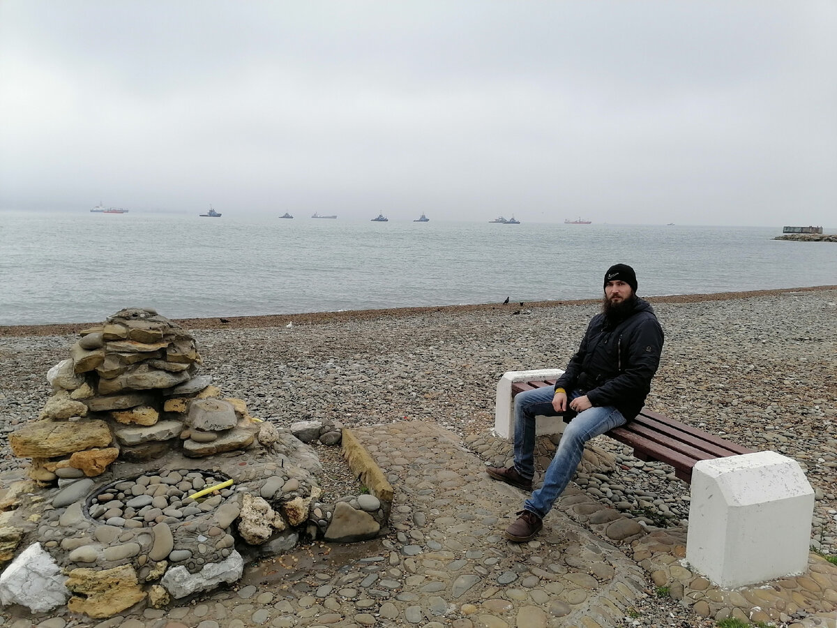 Автор и некое подобие городской альпийской горки