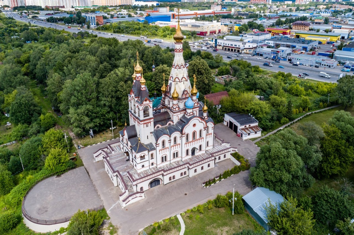 Церковь Казанской Иконы Божией Матери в Долгопрудном. Фото: © glokaya_kuzdra / Фотобанк Лори