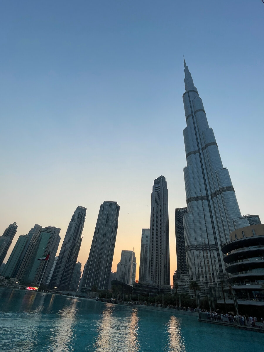 Бурж-Халифа (высота 828м)