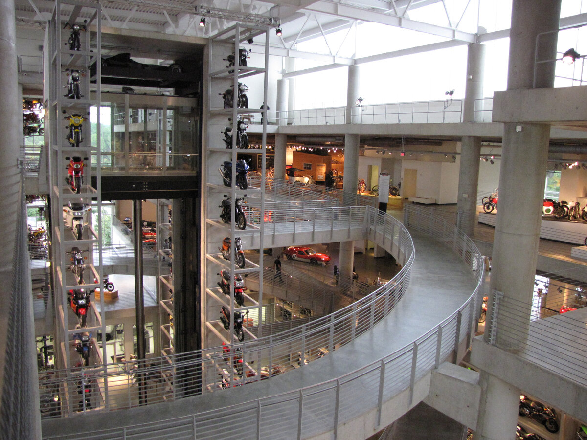 Музей винтажного автоспорта Барбера, США