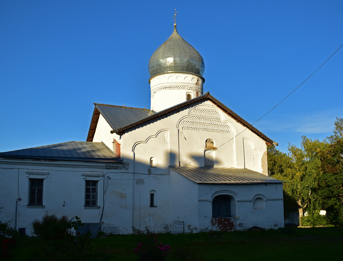 Церковь Дмитрия Солунского - памятник Новгородской архитектуры 14 века