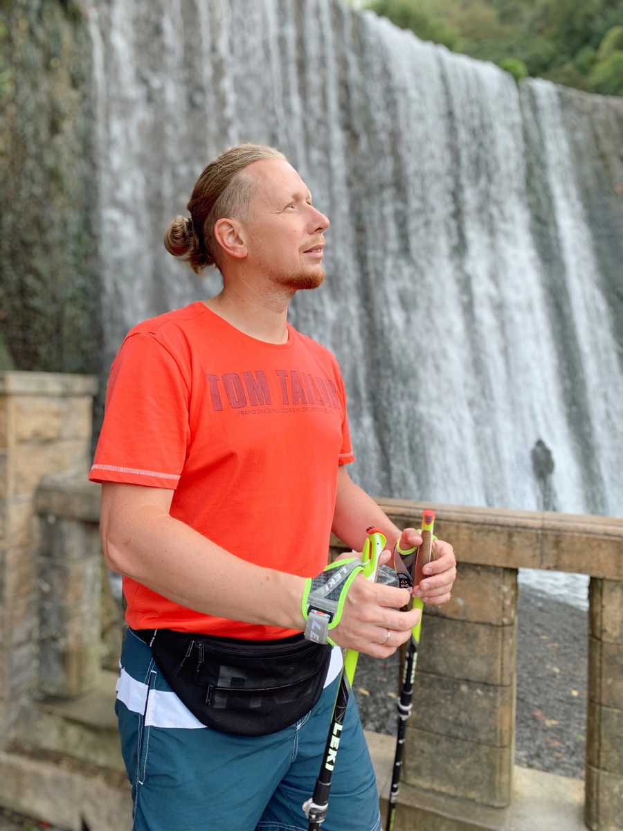 Михаил Марков, тренер по скандинавской ходьбе!