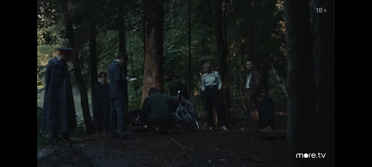 Кадр из сериала. Он весь такой тёмный