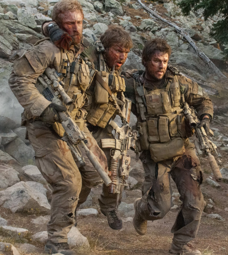 Новый боевик про войну. Уцелевший (Lone Survivor). Марк Уолберг уцелевший. Lone Survivor фильм. Уцелевший фильм 2013.