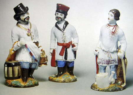 Фигурки заводов братьев Кудиновых (слева направо): "Сбитенщик", "Стекольщик", "Огородник". Изображение взято из свободного доступа в интернете.